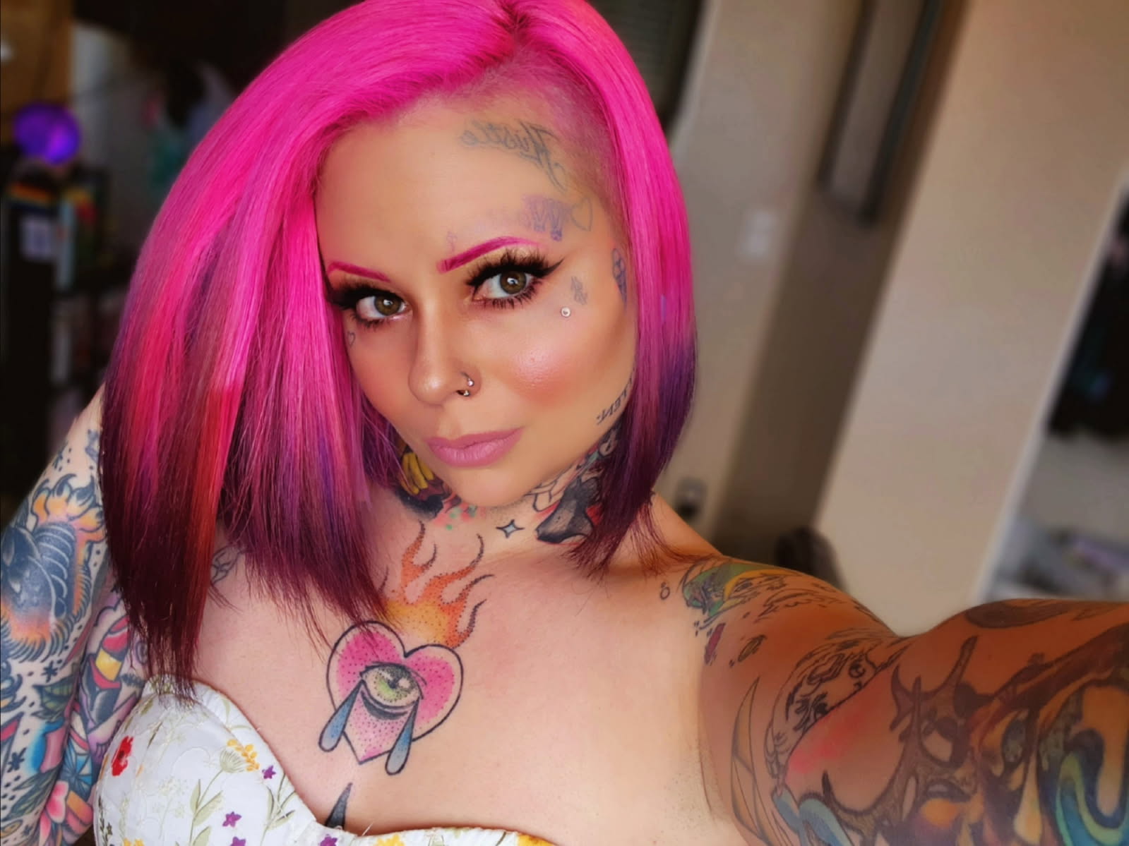 Fuchsia pink bob by Cat Duran